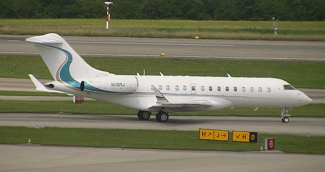 Bombardier Global Express (N118MJ) - N118MJ10072022ZRH.jpg