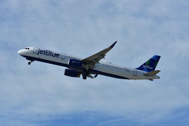 Airbus A321 (N965JT)