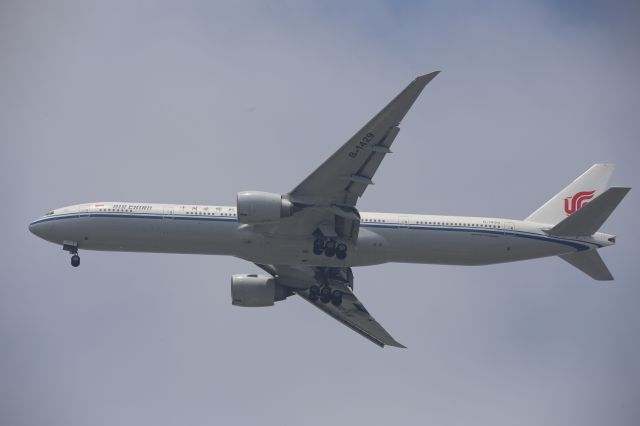 BOEING 777-300ER (B-1429)