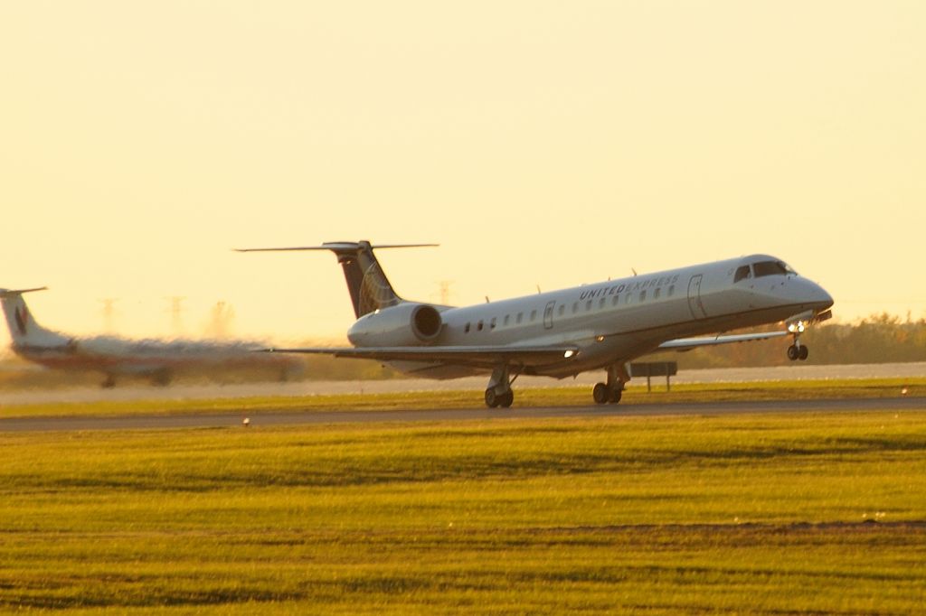 Embraer ERJ-145 (N14568)