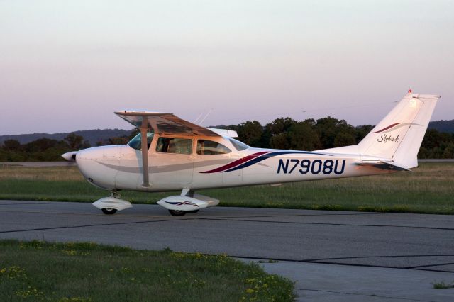 Cessna Skyhawk (N7908U)