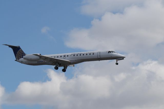 Embraer ERJ-145 (N13969) - Arriving at YUL in mid afternoon