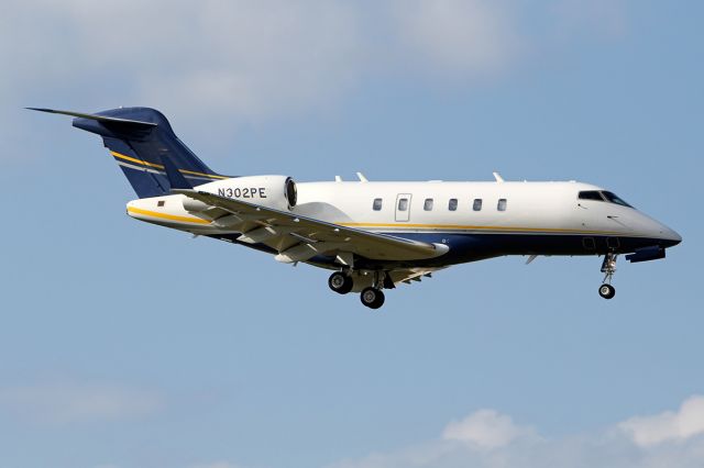 Bombardier Challenger 300 (N302PE)