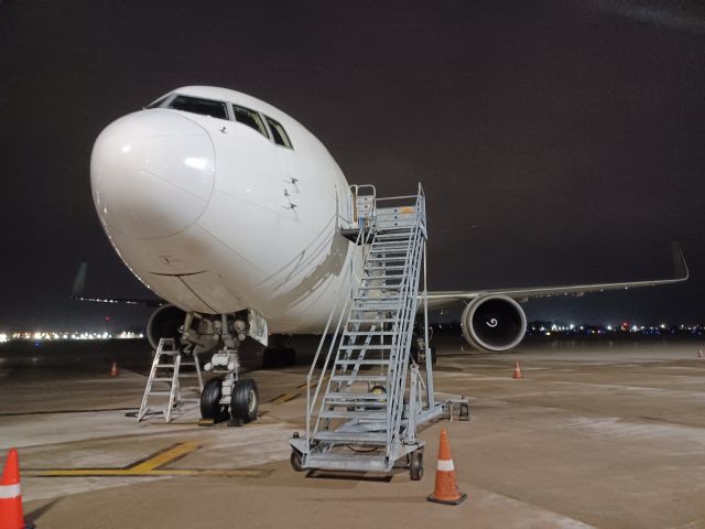 BOEING 767-300 (N319UP)
