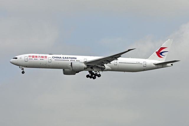 BOEING 777-300 (B-7347)