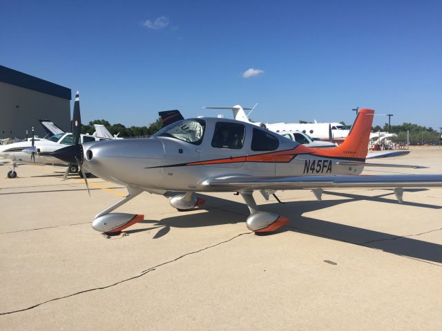 Cirrus SR-22 (N45FA) - Basler Flight Service - OSH16