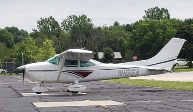 Cessna Skylane (N165A)