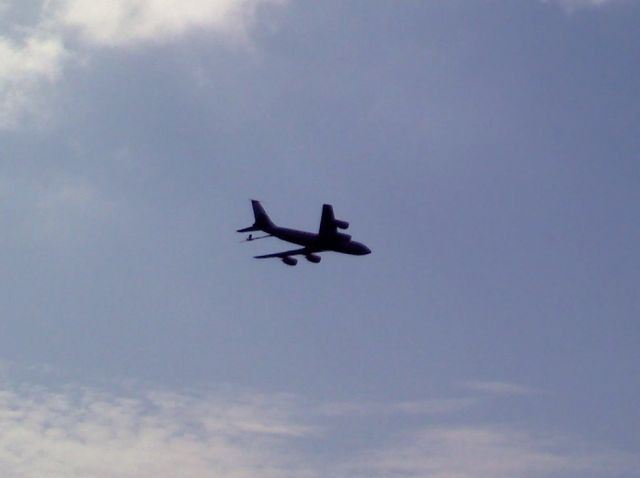 — — - USAF-ANG 108th ARW KC-135 Stratotanker Flyby over the Beach at the Atlantic City Airshow 09