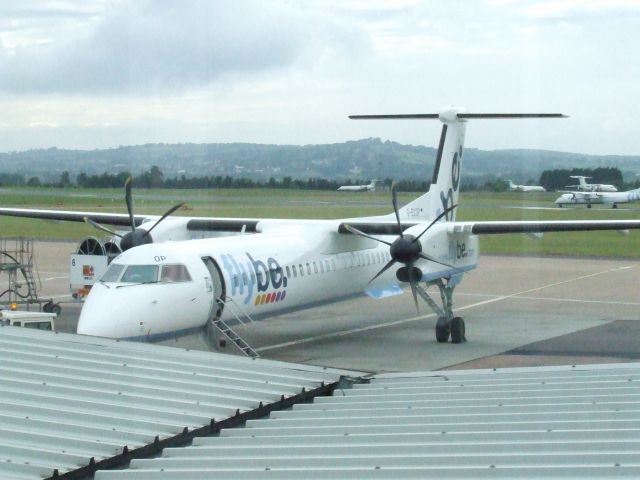 — — - Dash-8