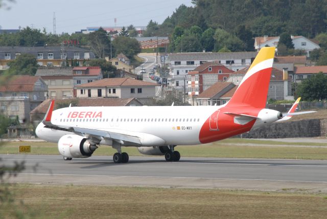 Airbus A320 (EC-MXY) - EC-MXY Landing At LEVX, From LEMD. 22-08-2021