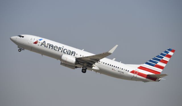 Boeing 737-800 (N907NN) - Departing LAX