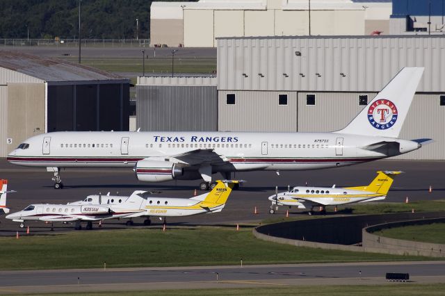 Boeing 757-200 (N757SS) - The Texas Rangers B757 is on deck with the other biz jets while the team plays ball at the new Target Field