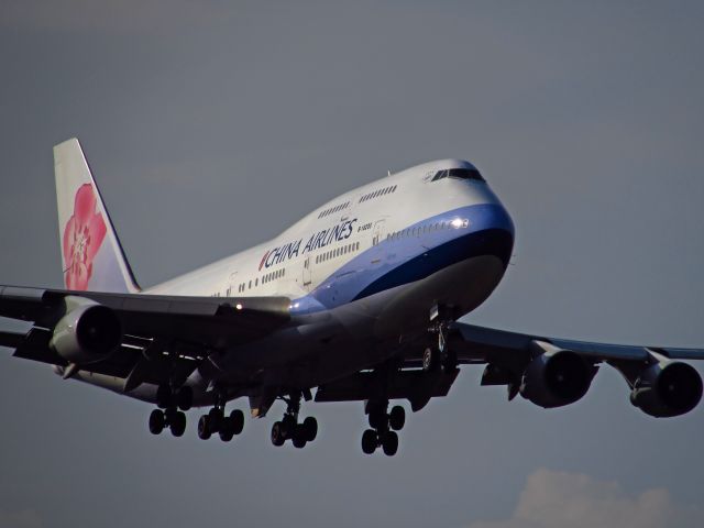 Boeing 747-400 (B-18205)