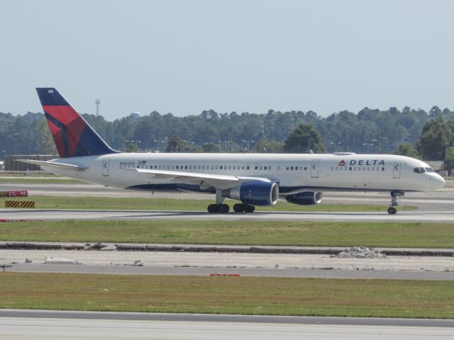 Boeing 757-200 (N682DA)