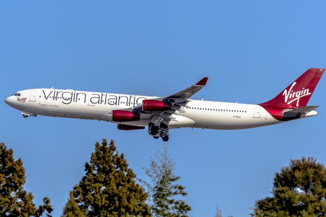 Airbus A340-300 (G-VELD) - 成田から撤退前Virgin Atlantic A340-300です、2014/12/28撮影