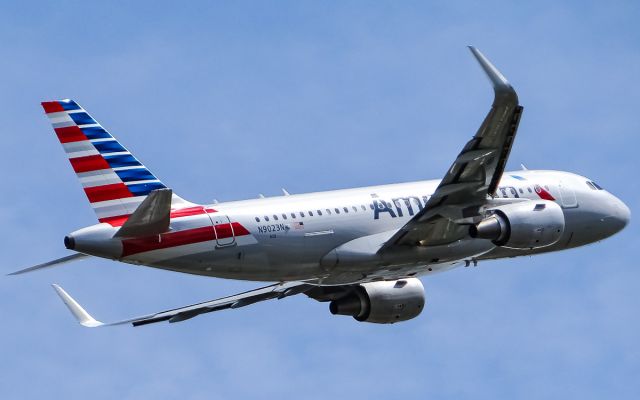 Airbus A319 (N9023N)