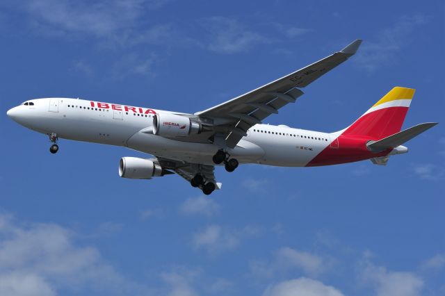 Airbus A330-200 (EC-MIL) - New Airbus A330-200 for Iberia. 