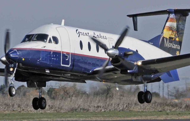 Beechcraft 1900 (N195GL) - Great Lakes Beechcraft 1900 landing at Merced Regional Airport