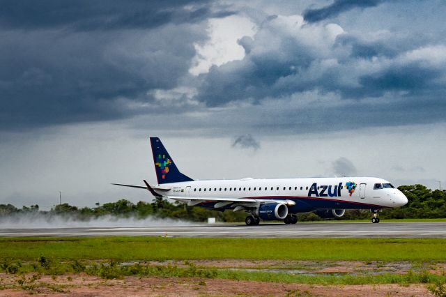 Embraer ERJ-190 (PR-AUH) - foto por Vínicius Valois