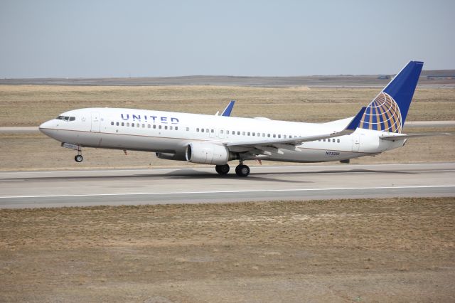 Boeing 737-800 (N73251) - Taking off on runway 25