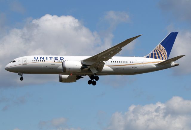 Boeing 787-8 (N27908)