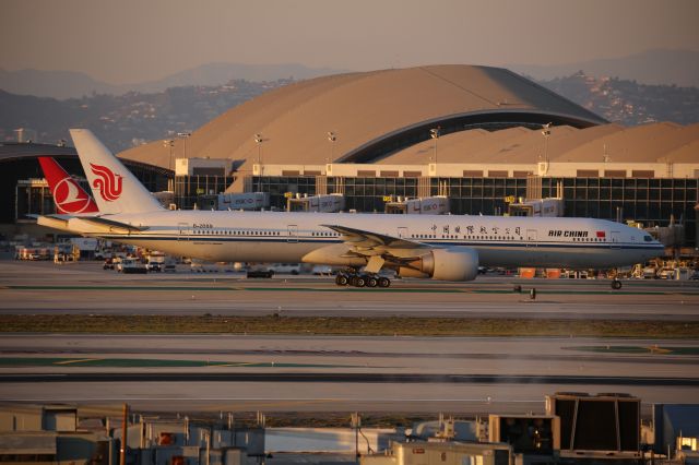 BOEING 777-300ER (B-2089)