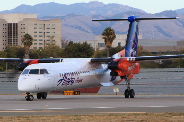 de Havilland Dash 8-400 (N437QX)