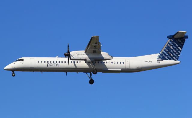 de Havilland Dash 8-400 (C-GLQJ)