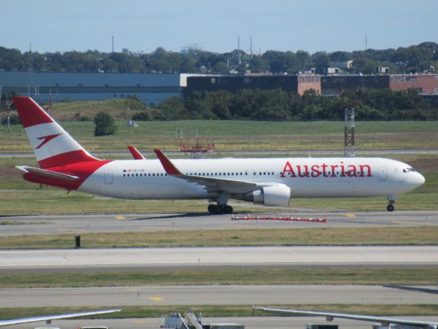 BOEING 767-300 (OE-LAY)