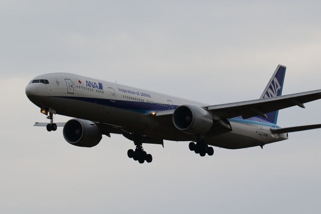 BOEING 777-300ER (JA781A)