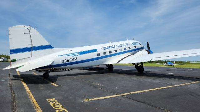 Douglas DC-3 (N353MM)