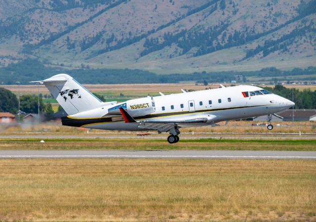 Canadair Challenger (N385CT) - CAT Challenger 604 departing BZN