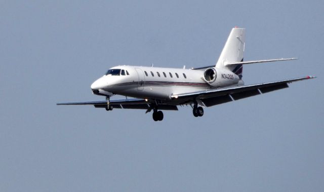 Cessna Citation Sovereign (N342QS) - On final is this 2008 Cessna Citation 680 in the Autumn of 2019.