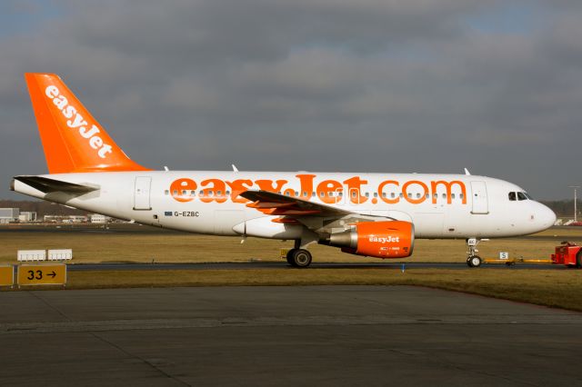 Airbus A319 (G-EZBC)