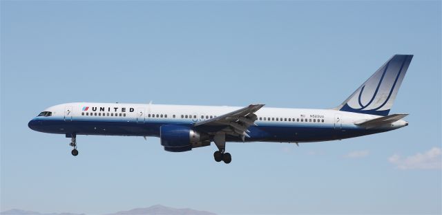 Boeing 757-200 (N523UA)