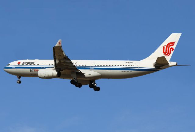 Airbus A330-300 (B-5977) - AIR CHINA - AIRBUS A330-343 - REG B-5977 (CN 1658) - KINGSFORD SMITH INTERNATIONAL AIRPORT SYDNEY NSW. AUSTRALIA - YSSY 29/9/2017