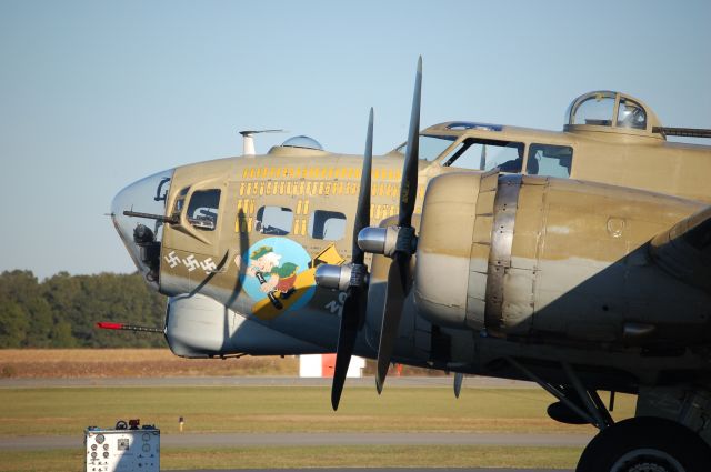 Boeing B-17 Flying Fortress (N93012)