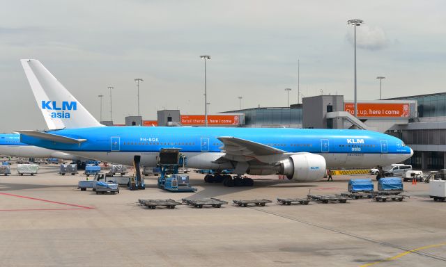 Boeing 777-200 (PH-BQK) - KLM Boeing 777-206(ER) PH-BQK in Amsterdam 