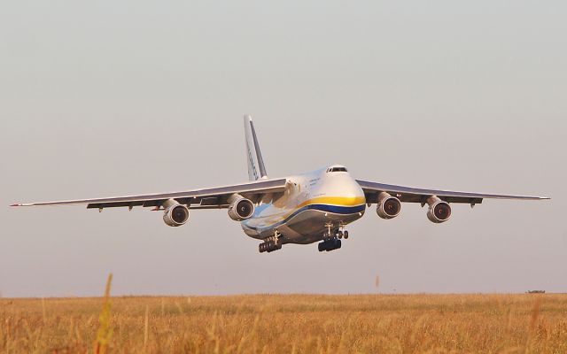 Antonov An-124 Ruslan (UR-82009) - adb an-124-100m-150 ur-82009 landing at shannon this morning 28/6/18.