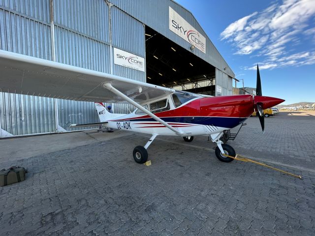 Cessna Skylane (D2-ADK) - Newly painted SMA 182