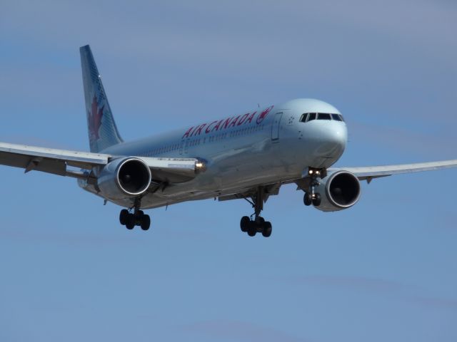 BOEING 767-300 (C-FCAG)