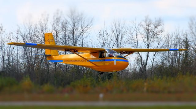 Unknown/Generic Glider (C-GCLG) - Local Air Cadets going up on short flights around the Brockville Airport, on 14-Oct-13.