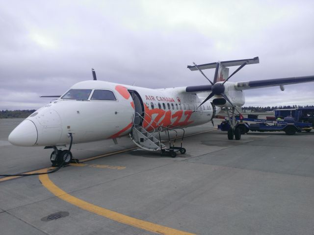 de Havilland Dash 8-300 (C-FMDW) - Took after landing