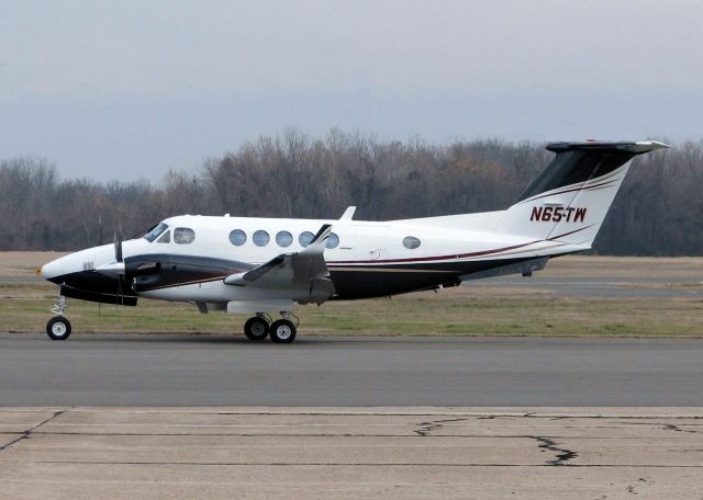 Beechcraft Super King Air 200 (N65TW) - At Downtown Shreveport.