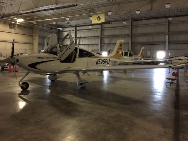 Cirrus SR-20 (N595PU)