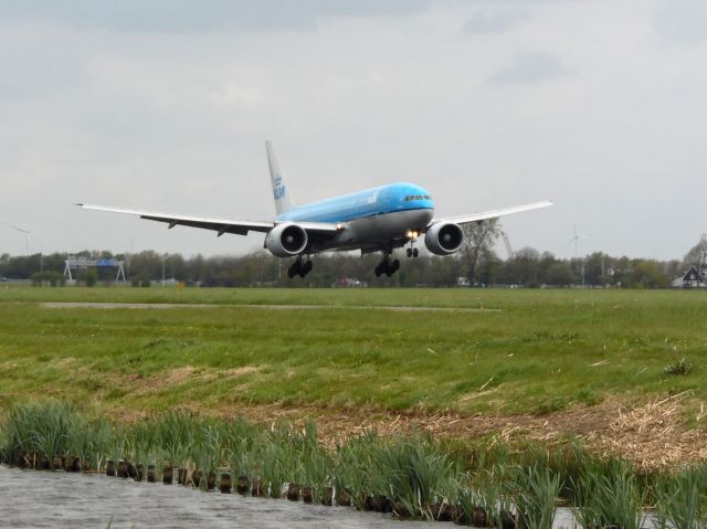 Boeing 777-200 (PH-BQE)