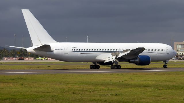 BOEING 767-300 (ZS-NEX) - ZS-NEX seen without "The Rolling Stones SIXTY tour" sticker