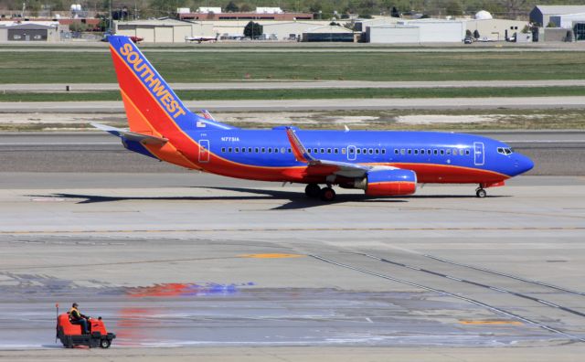 BOEING 737-300 (N7751A)