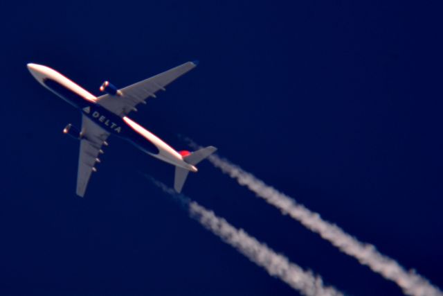 Airbus A330-300 (N807NW) - Delta 83 Paris to Alanta over Cleveland 38,000 ft. 10-17/17.