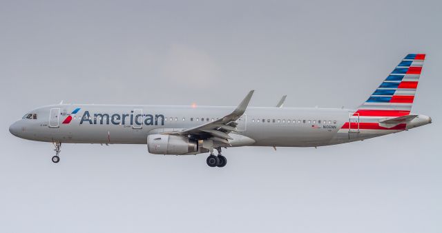 Airbus A321 (N106NN)